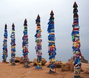 drapeau de priere rocher du chaman ile d Olkhon