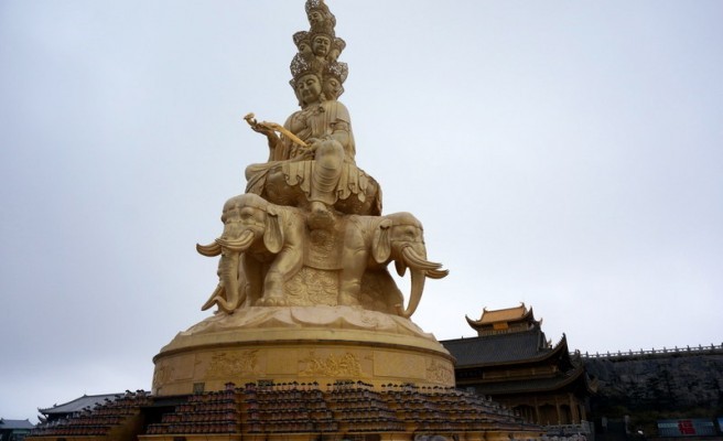 Mont Emei : 60000 marches, tout petit challenge …