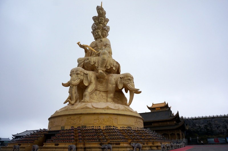 Mont Emei : 60000 marches, tout petit challenge …