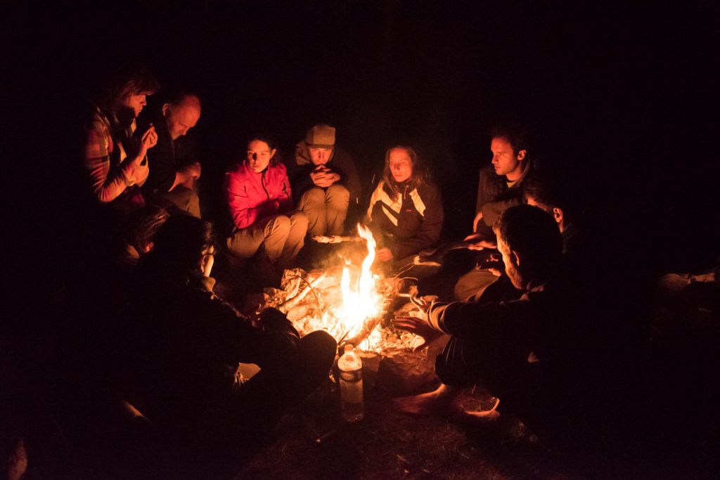 stage de vie sauvage et vagabondage autour du feu