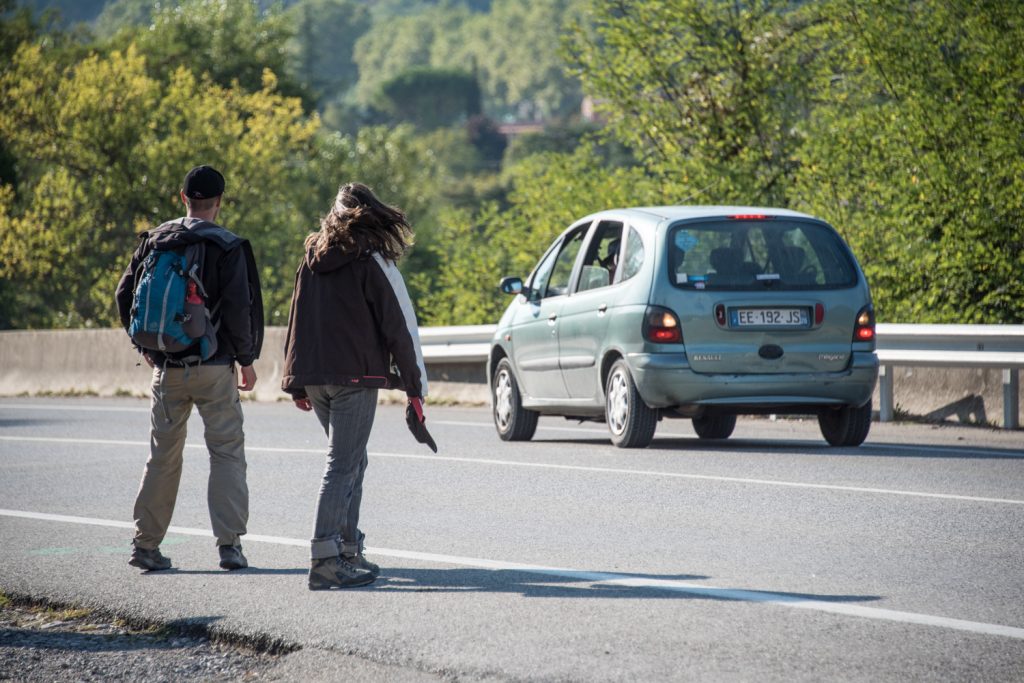 échange autour du feu vie sauvage et vagabondage